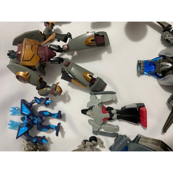 Transformers Character Collection – Generation, Robots in Disguise Studio Series - Picture 12 of 14